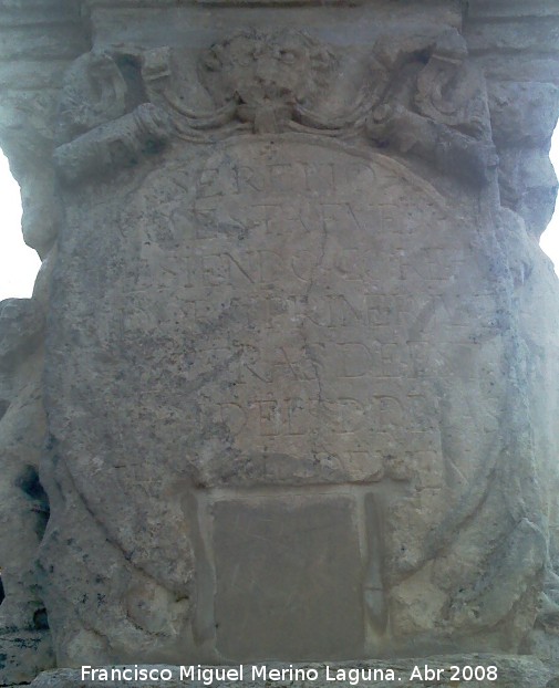 Fuente de Santa Mara - Fuente de Santa Mara. Inscripcin del lateral izquierdo mirando la fuente hacia la Catedral