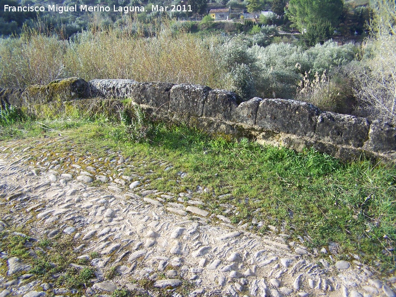 Puente Medieval del Arroyo Salado - Puente Medieval del Arroyo Salado. Barandilla