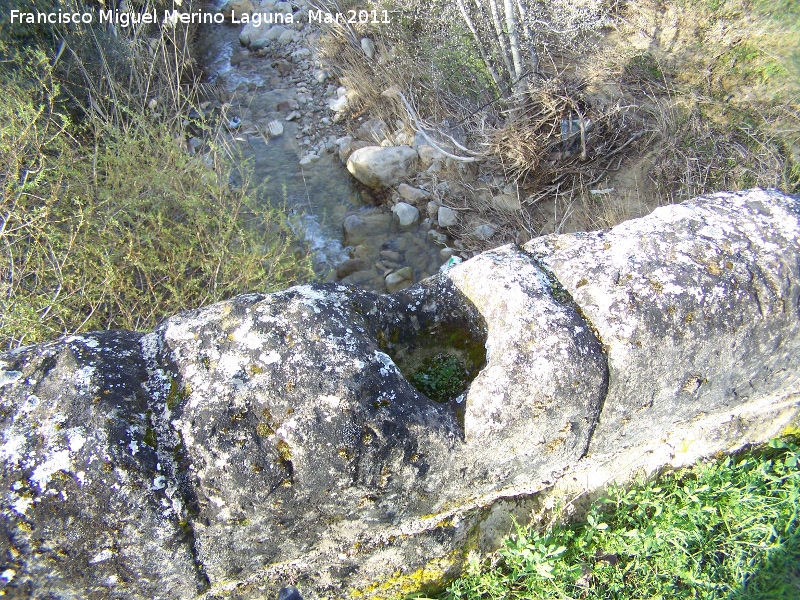 Puente Medieval del Arroyo Salado - Puente Medieval del Arroyo Salado. Hueco de poste