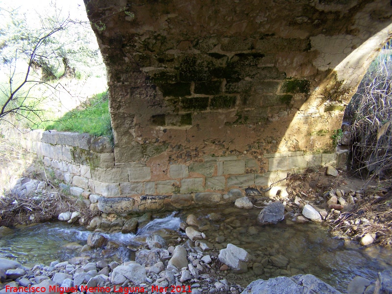 Puente Medieval del Arroyo Salado - Puente Medieval del Arroyo Salado. Ojo del puente