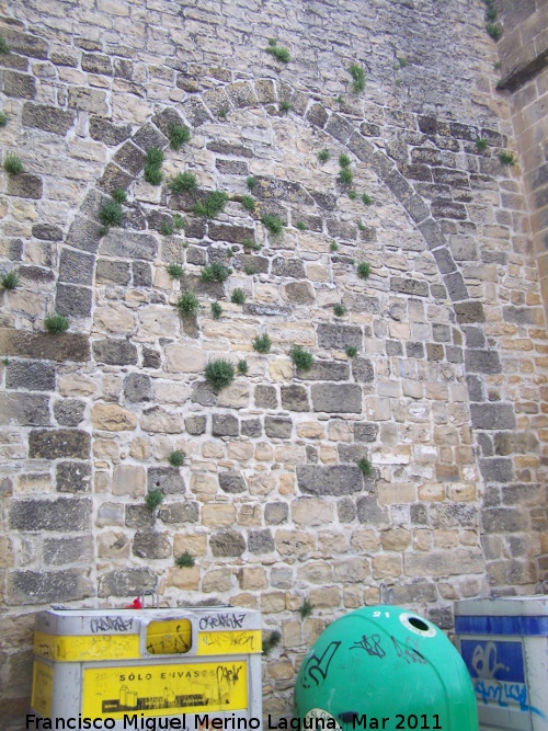 Iglesia del Salvador - Iglesia del Salvador. Arco apuntado cegado del lateral