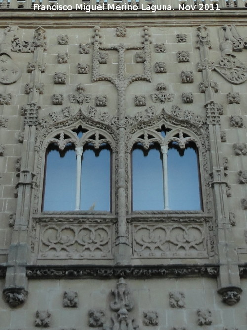 Palacio de Jabalquinto - Palacio de Jabalquinto. Ventanas centrales