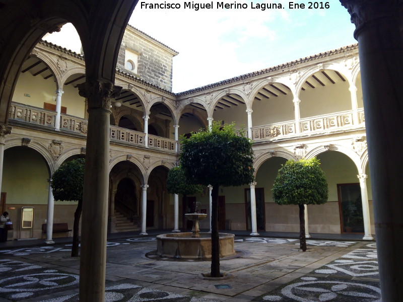 Palacio de Jabalquinto - Palacio de Jabalquinto. Patio