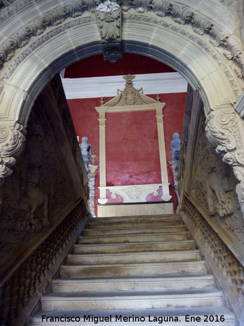 Palacio de Jabalquinto - Palacio de Jabalquinto. Escalera