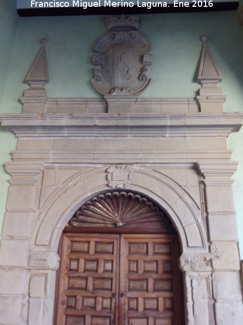 Palacio de Jabalquinto - Palacio de Jabalquinto. Puerta en el patio