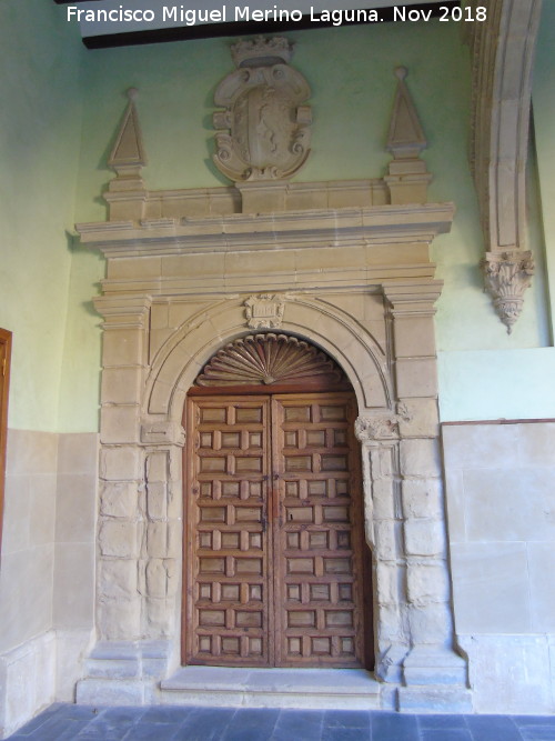 Palacio de Jabalquinto - Palacio de Jabalquinto. Puerta en el patio