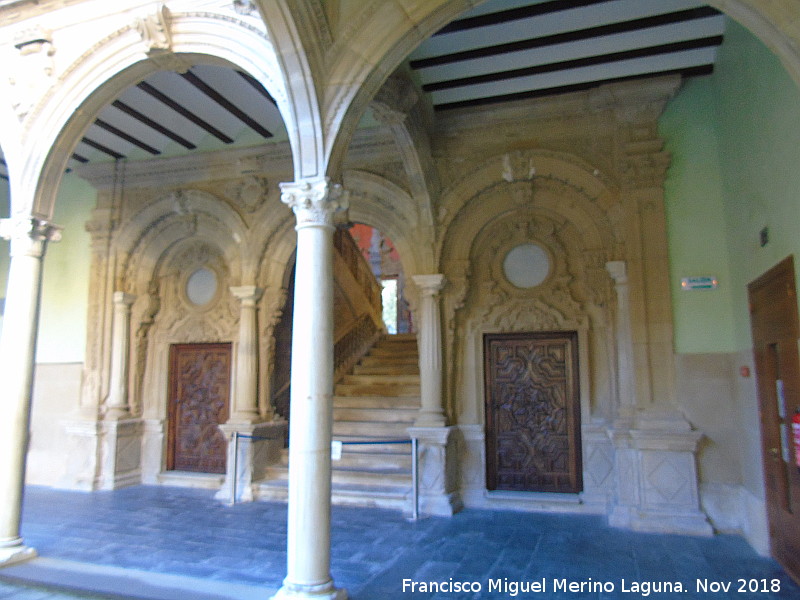 Palacio de Jabalquinto - Palacio de Jabalquinto. Escalera