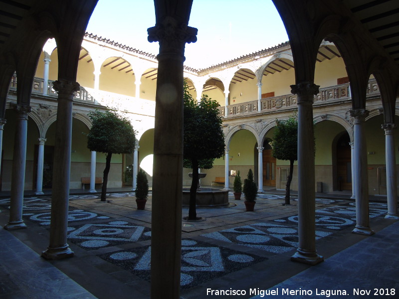 Palacio de Jabalquinto - Palacio de Jabalquinto. Patio