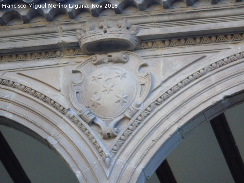 Palacio de Jabalquinto - Palacio de Jabalquinto. Escudo de la galera alta