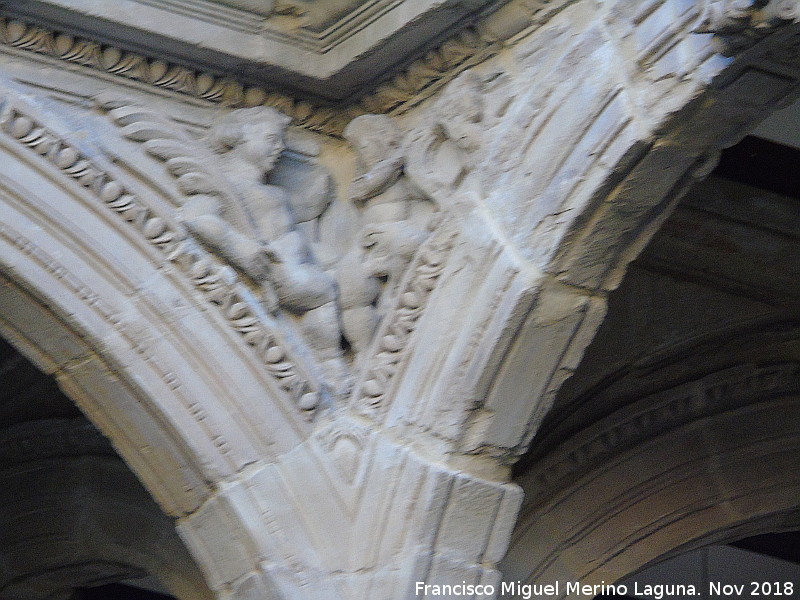 Palacio de Jabalquinto - Palacio de Jabalquinto. Esquina del patio