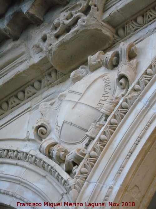 Palacio de Jabalquinto - Palacio de Jabalquinto. Escudo de la galera alta