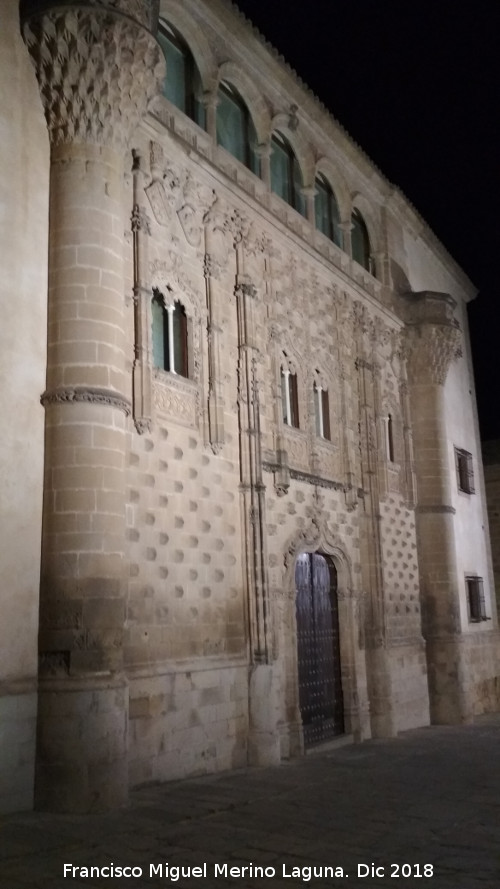 Palacio de Jabalquinto - Palacio de Jabalquinto. De noche