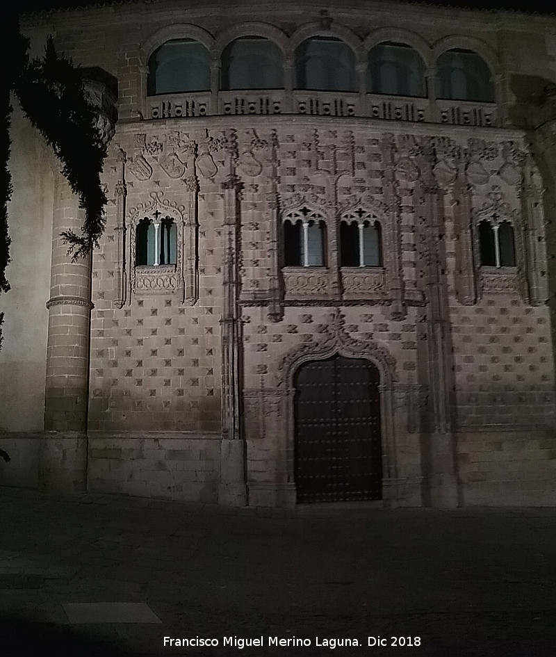 Palacio de Jabalquinto - Palacio de Jabalquinto. De noche