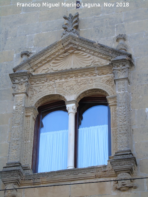 Palacio de los Salcedo - Palacio de los Salcedo. Ventana central