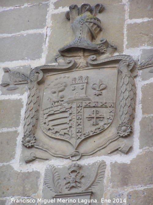 Palacio de Rubín Ceballos - Palacio de Rubín Ceballos. Escudo izquierdo
