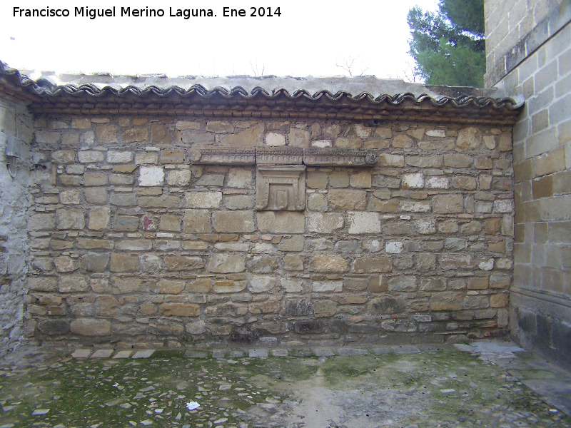 Palacio de Rubn Ceballos - Palacio de Rubn Ceballos. Muro de los jardines laterales