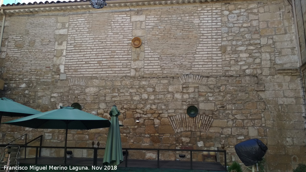 Palacio fortaleza de los Snchez Valenzuela - Palacio fortaleza de los Snchez Valenzuela. Pared del fondo del patio