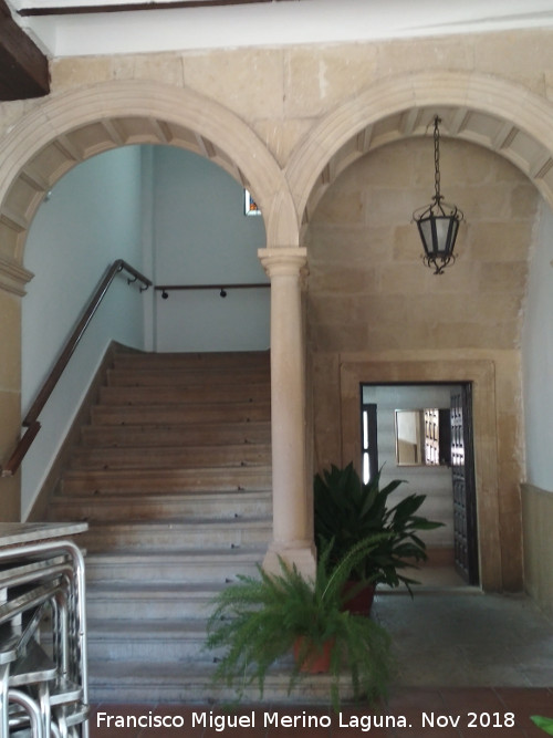 Palacio fortaleza de los Snchez Valenzuela - Palacio fortaleza de los Snchez Valenzuela. Escaleras del patio