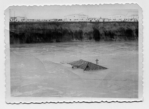 Puente del Obispo - Puente del Obispo. Riada del Guadalaquivir de 1963. Fotografa propiedad de D. Sebastian Rivera Leiva