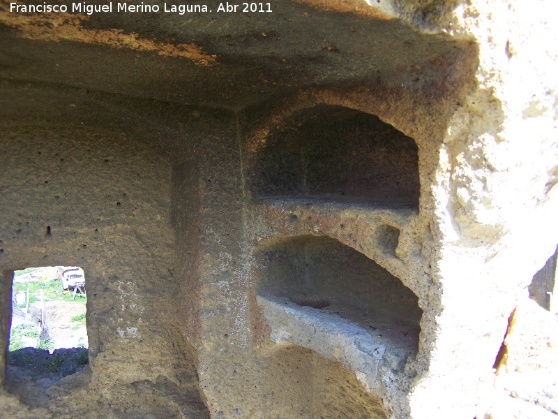 Necrpolis de la Cueva de la Va Sacra - Necrpolis de la Cueva de la Va Sacra. Nichos