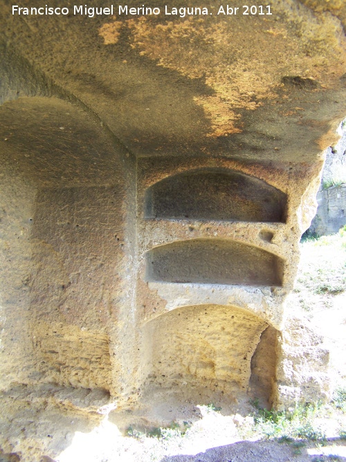 Necrpolis de la Cueva de la Va Sacra - Necrpolis de la Cueva de la Va Sacra. Nichos