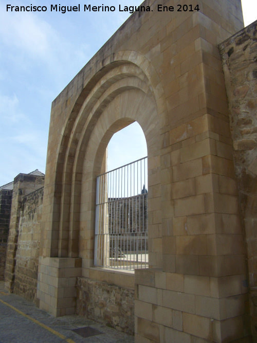 Iglesia romnica de San Juan - Iglesia romnica de San Juan. Portada reconstruida