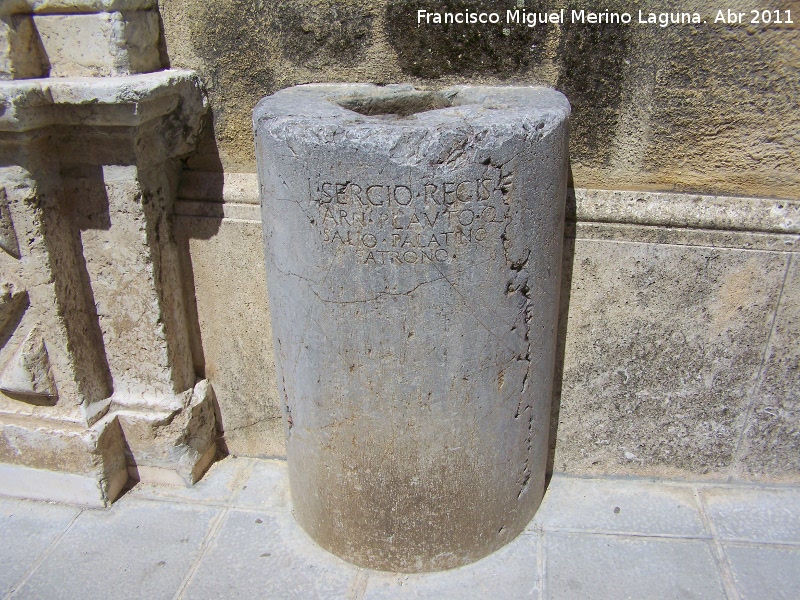 Palacio de la Calle San Pedro n 2 - Palacio de la Calle San Pedro n 2. Columna romana