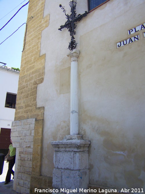 Convento de San Pedro - Convento de San Pedro. Cruz adosasa