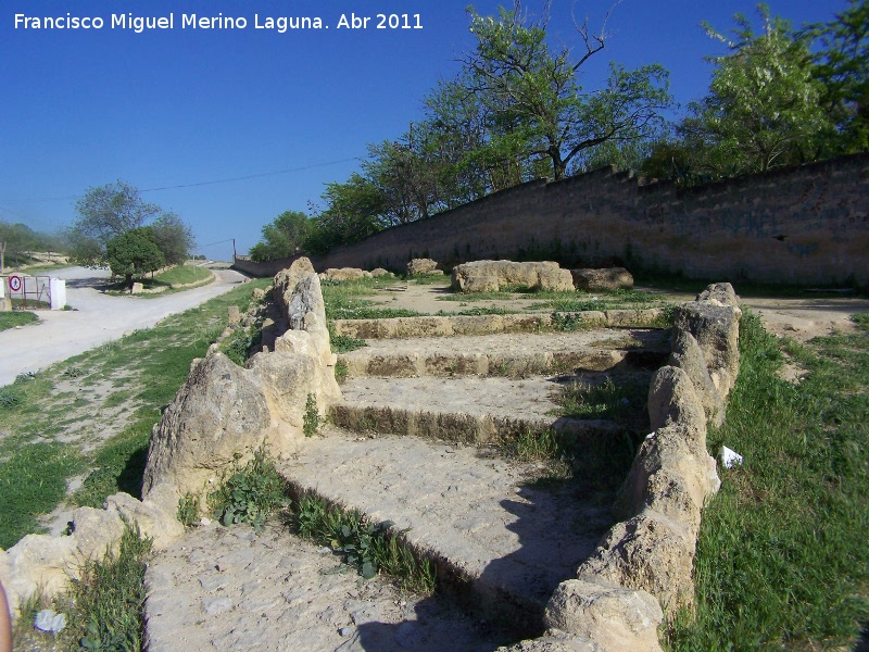 Edificio romano de La Pileta - Edificio romano de La Pileta. Escaleras de acceso al edificio