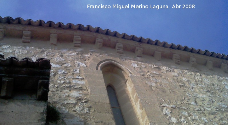 Iglesia de la Santa Cruz - Iglesia de la Santa Cruz. Canalillos del tejado en la Portada Sur