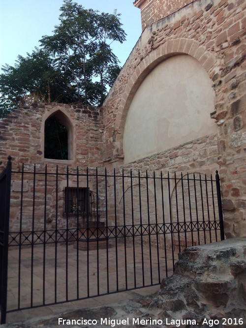 Santuario de la Yedra - Santuario de la Yedra. Parte antigua donde se apareci la Virgen, y su pozo