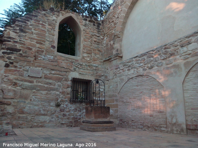 Santuario de la Yedra - Santuario de la Yedra. Parte antigua donde se apareci la Virgen, y su pozo