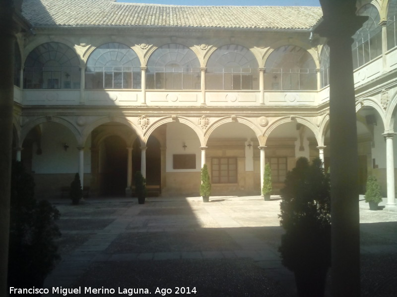 Antigua Universidad - Antigua Universidad. Patio