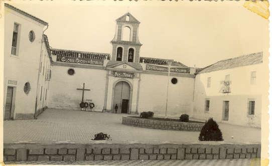Casa del Comandante - Casa del Comandante. Foto antigua. A la derecha de la Iglesia