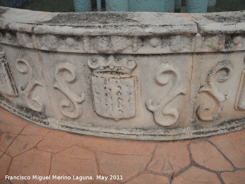 Fuente de la Plaza de Garcez - Fuente de la Plaza de Garcez. Escudo