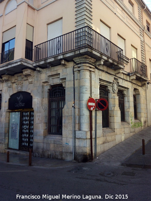 Casa de la Calle Martnez Molina n 33 - Casa de la Calle Martnez Molina n 33. Esquina