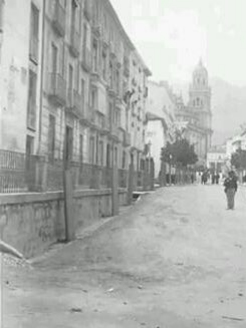 Edificio de la Calle Bernab Soriano n 24 - Edificio de la Calle Bernab Soriano n 24. Foto antigua