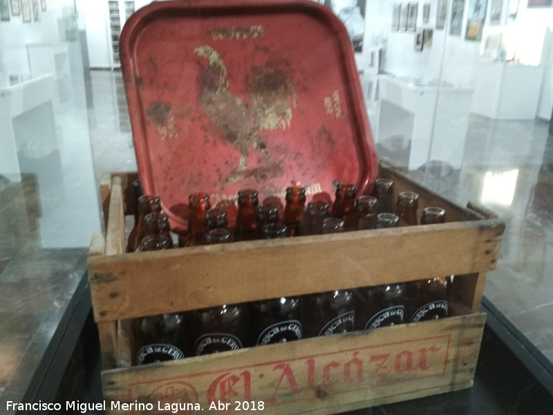 Fbrica El Alczar - Fbrica El Alczar. Antigua caja de botellines. Esposicin del Alczar. Museo Provincial de Jan