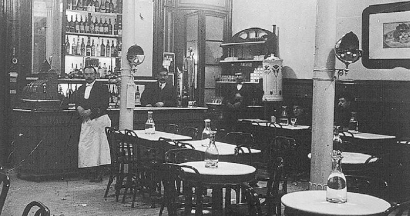 Edificio de la Calle Bernab Soriano n 4 - Edificio de la Calle Bernab Soriano n 4. Interior del Caf Espaa foto antigua