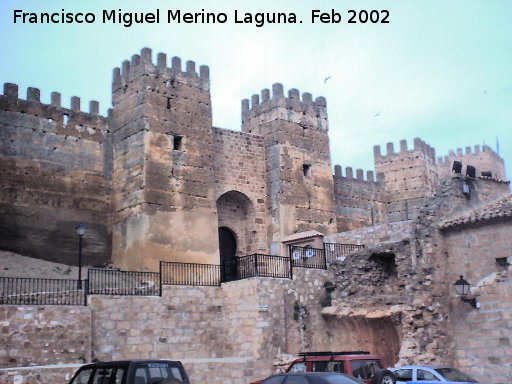 Castillo de Baños de la Encina - Castillo de Baños de la Encina. Torres defendiendo la puerta de entrada