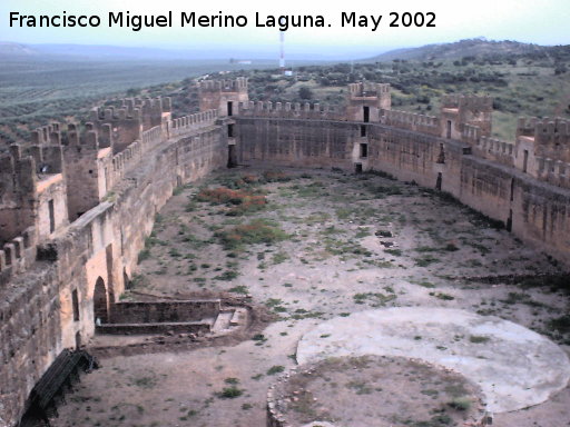 Castillo de Baños de la Encina - Castillo de Baños de la Encina. Patio de armas