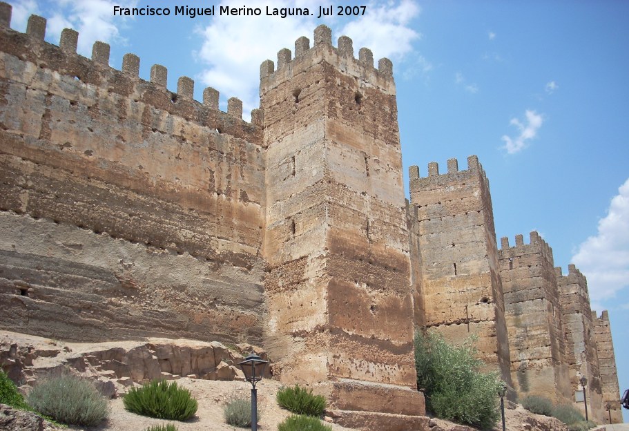 Castillo de Baños de la Encina - Castillo de Baños de la Encina. Murallas