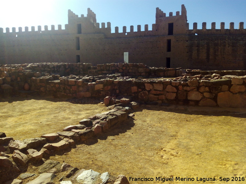 Castillo de Baos de la Encina - Castillo de Baos de la Encina. 