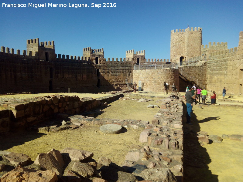 Castillo de Baos de la Encina - Castillo de Baos de la Encina. 