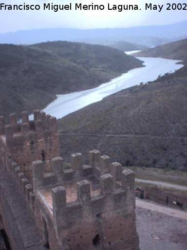 Castillo de Baños de la Encina - Castillo de Baños de la Encina. El pantano del Rumblar desde la Torre del Homenaje