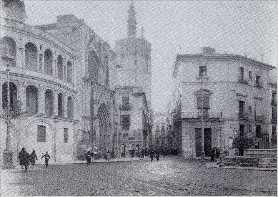 Catedral de Valencia. Puerta de los Apstoles - Catedral de Valencia. Puerta de los Apstoles. Foto antigua