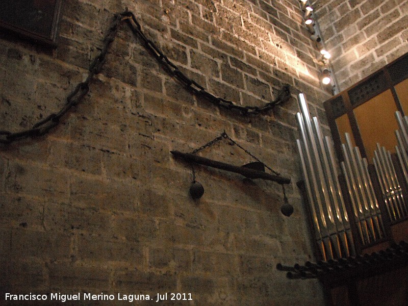 Catedral de Valencia. Capilla del Santo Cliz - Catedral de Valencia. Capilla del Santo Cliz. Cadenas