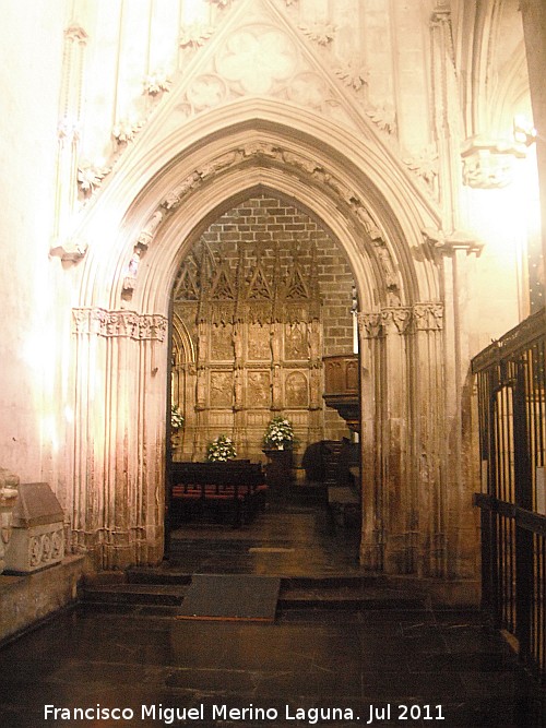 Catedral de Valencia. Capilla del Santo Cliz - Catedral de Valencia. Capilla del Santo Cliz. Puerta de acceso a la Capilla del Santo Cliz