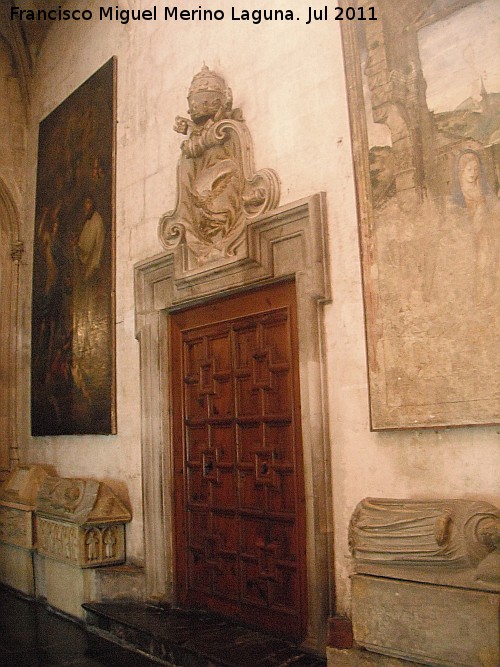 Catedral de Valencia. Pasillo de acceso a la Capilla del Santo Cliz - Catedral de Valencia. Pasillo de acceso a la Capilla del Santo Cliz. 