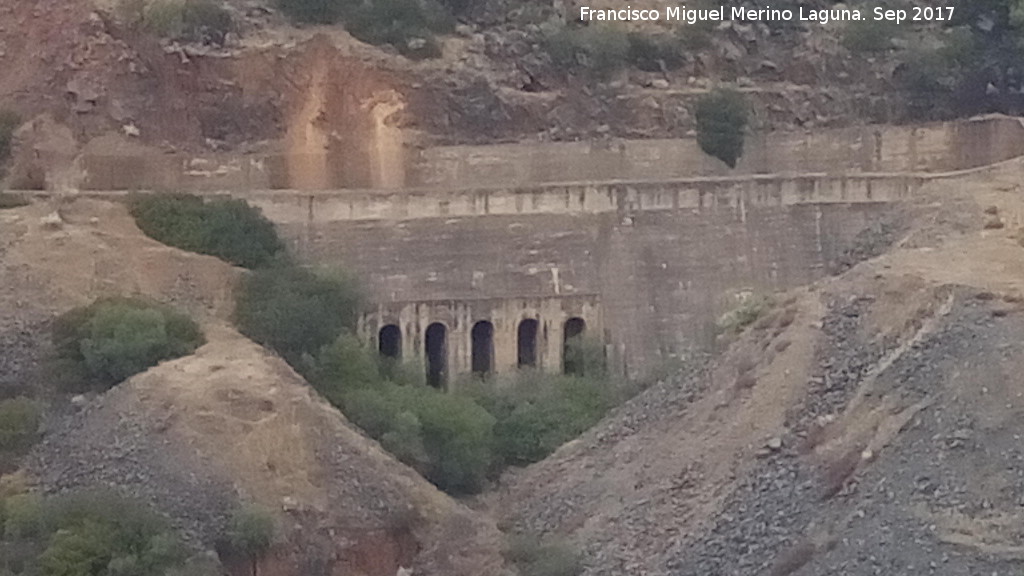 Pantano del Rumblar - Pantano del Rumblar. Arcos del desage